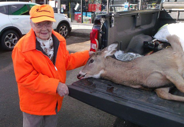 104-year-old kills buck to become Wisconsin’s oldest hunter